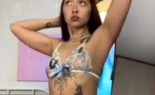 Cute amateur webcam teen girl toying pussy on webcam