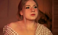 Amateur webcam toying wet pussy
