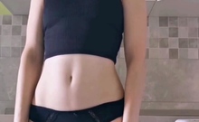 Teen beauty fingers herself to orgasm on webcam